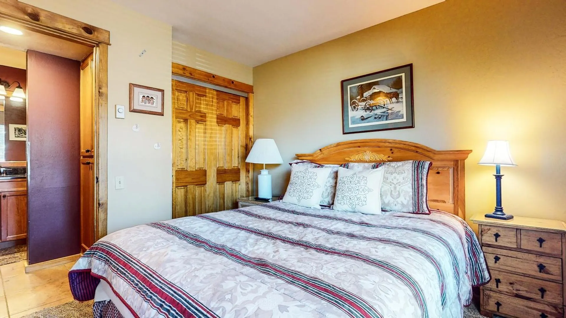 Discover 4 Mammoth Lakes 0*,